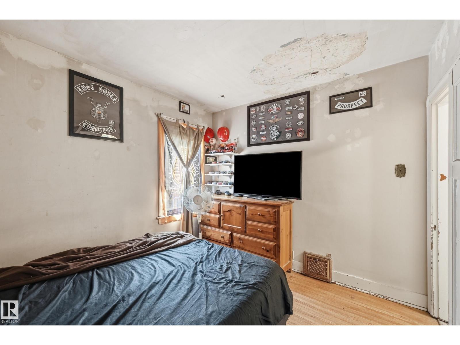 11325 101 ST NW - 9
