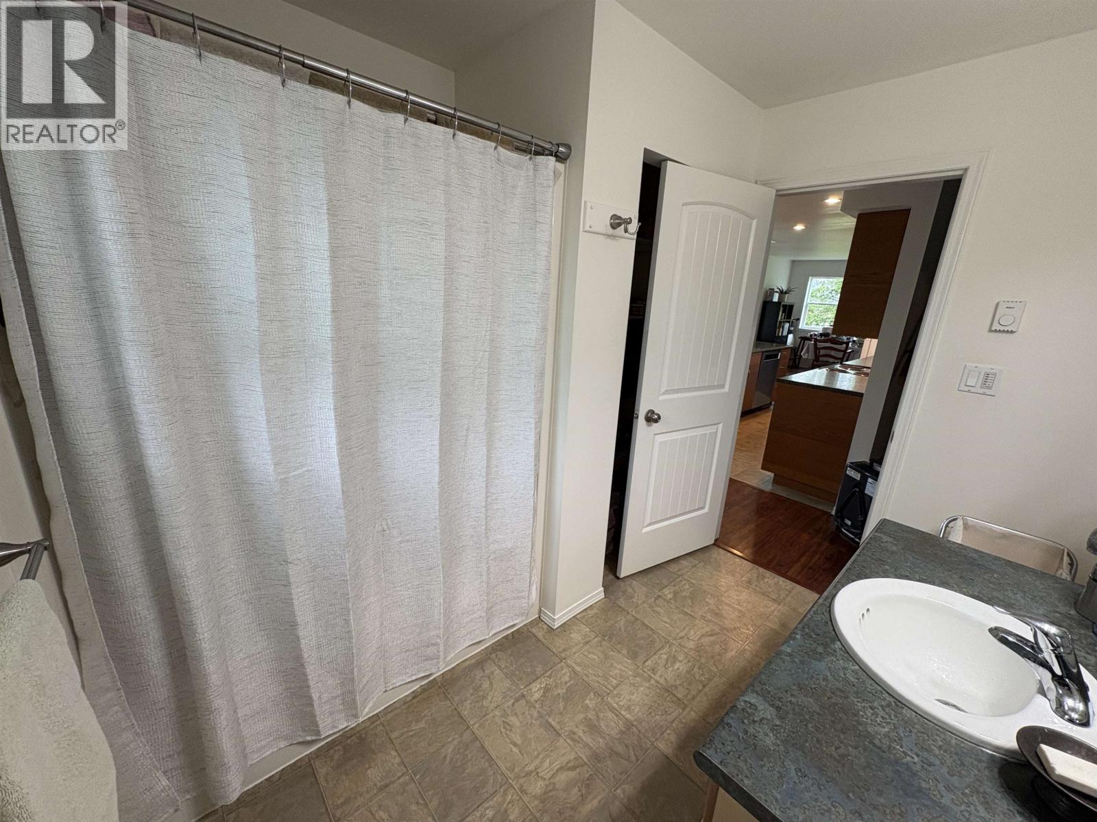 820 OCEANVIEW DRIVE, Daajing Giids City — photo 3