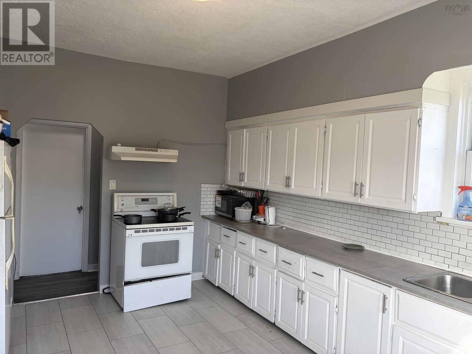 360 St. Peters Road - 7