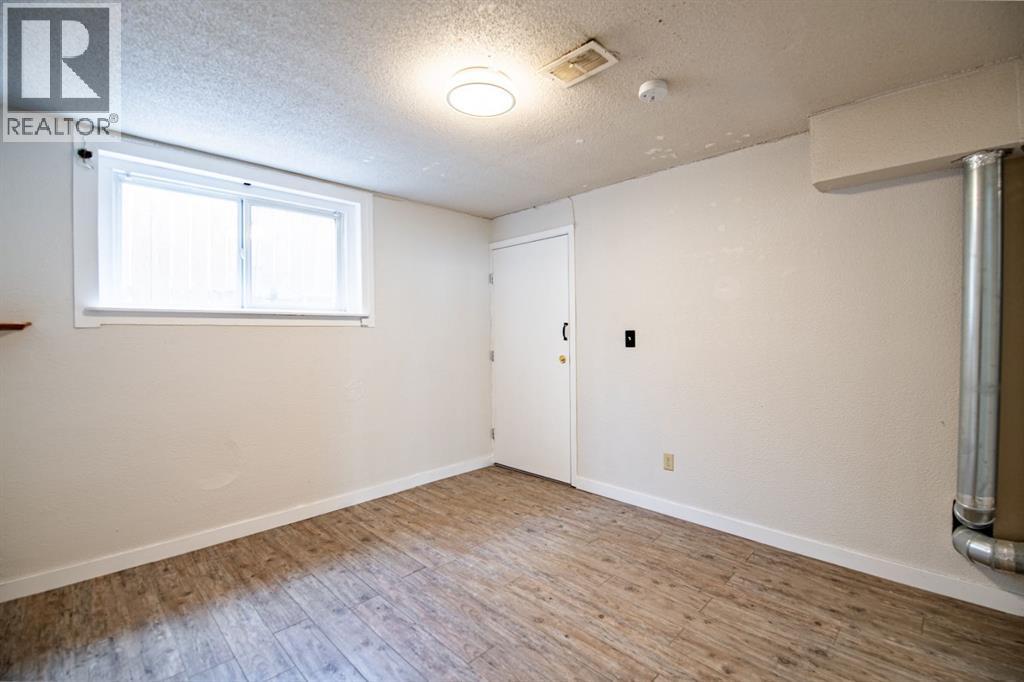 5903 56 Avenue - 23