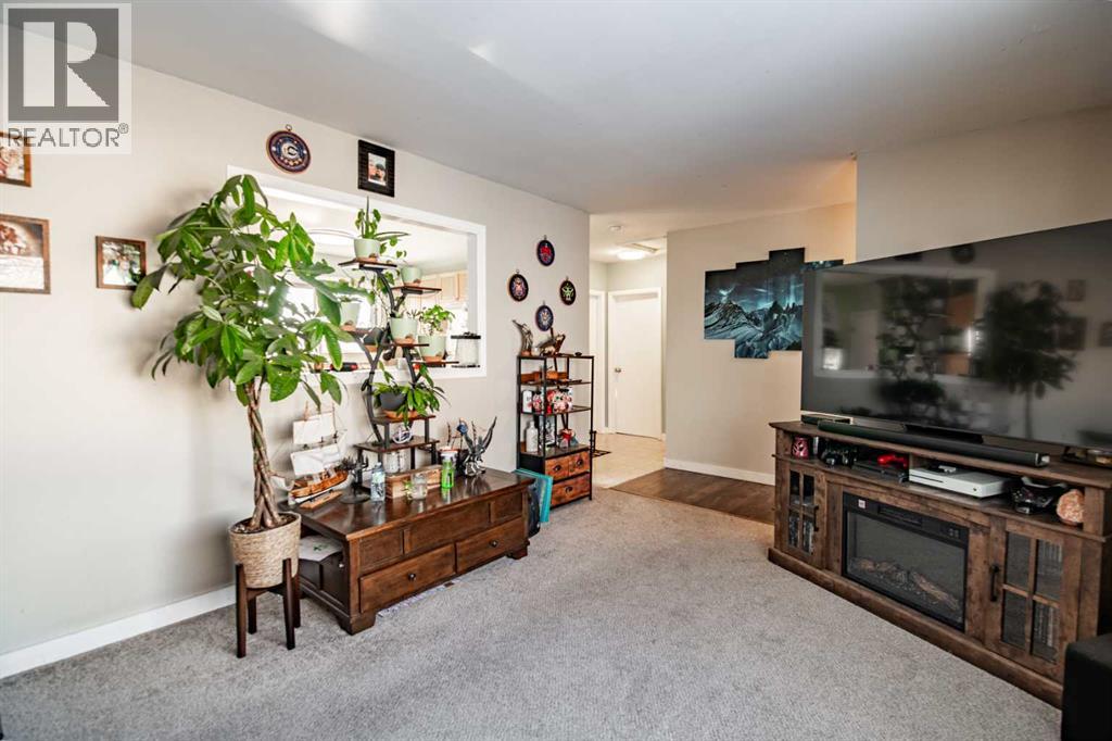 5903 56 Avenue - 4