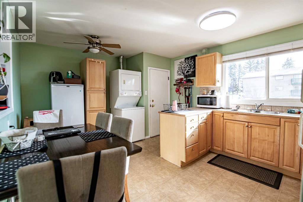 5903 56 Avenue - 10