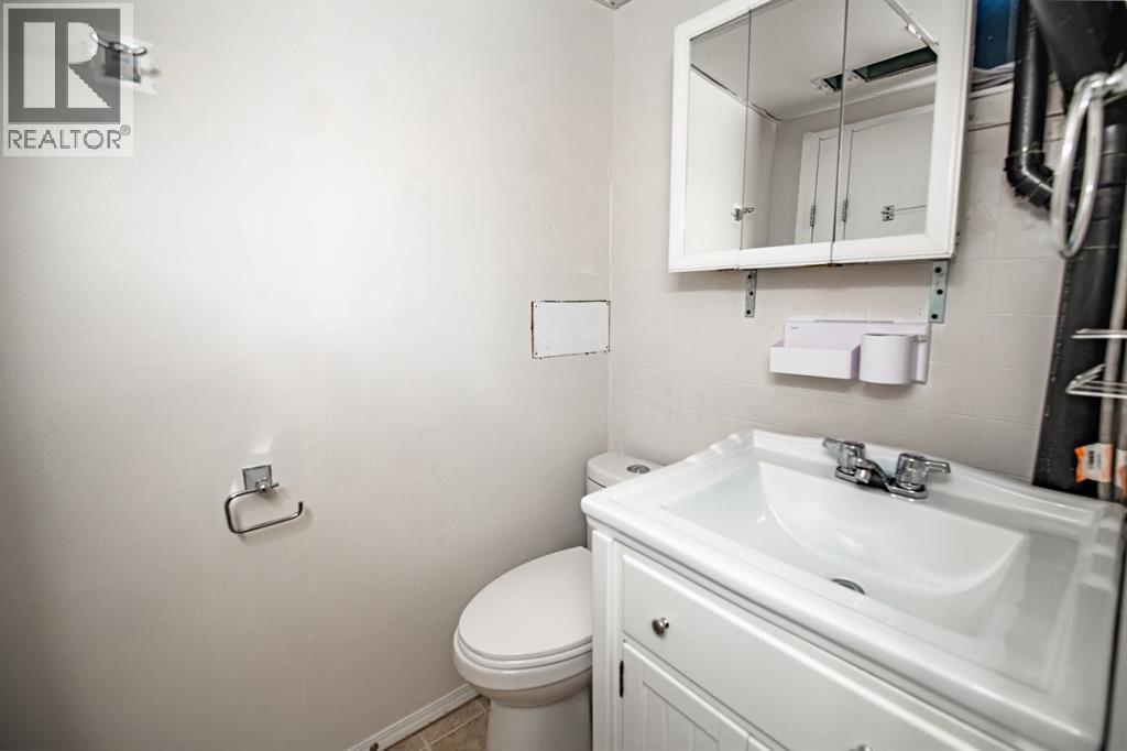 5903 56 Avenue - 25
