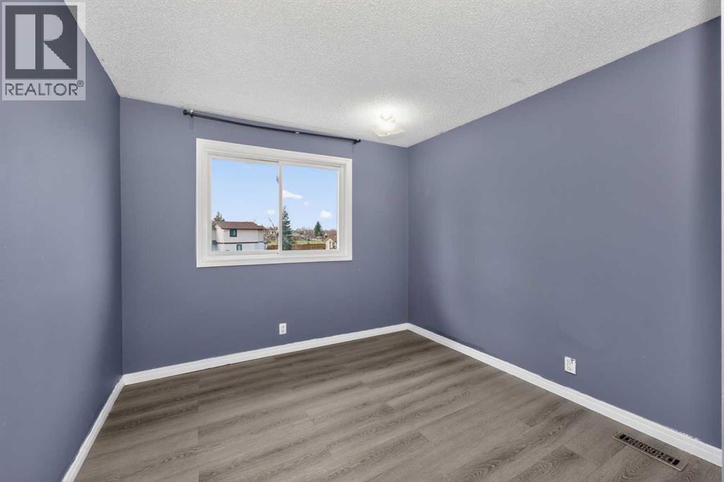 #7 75 Templemont Way NE - 21