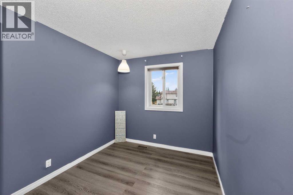 #7 75 Templemont Way NE - 23