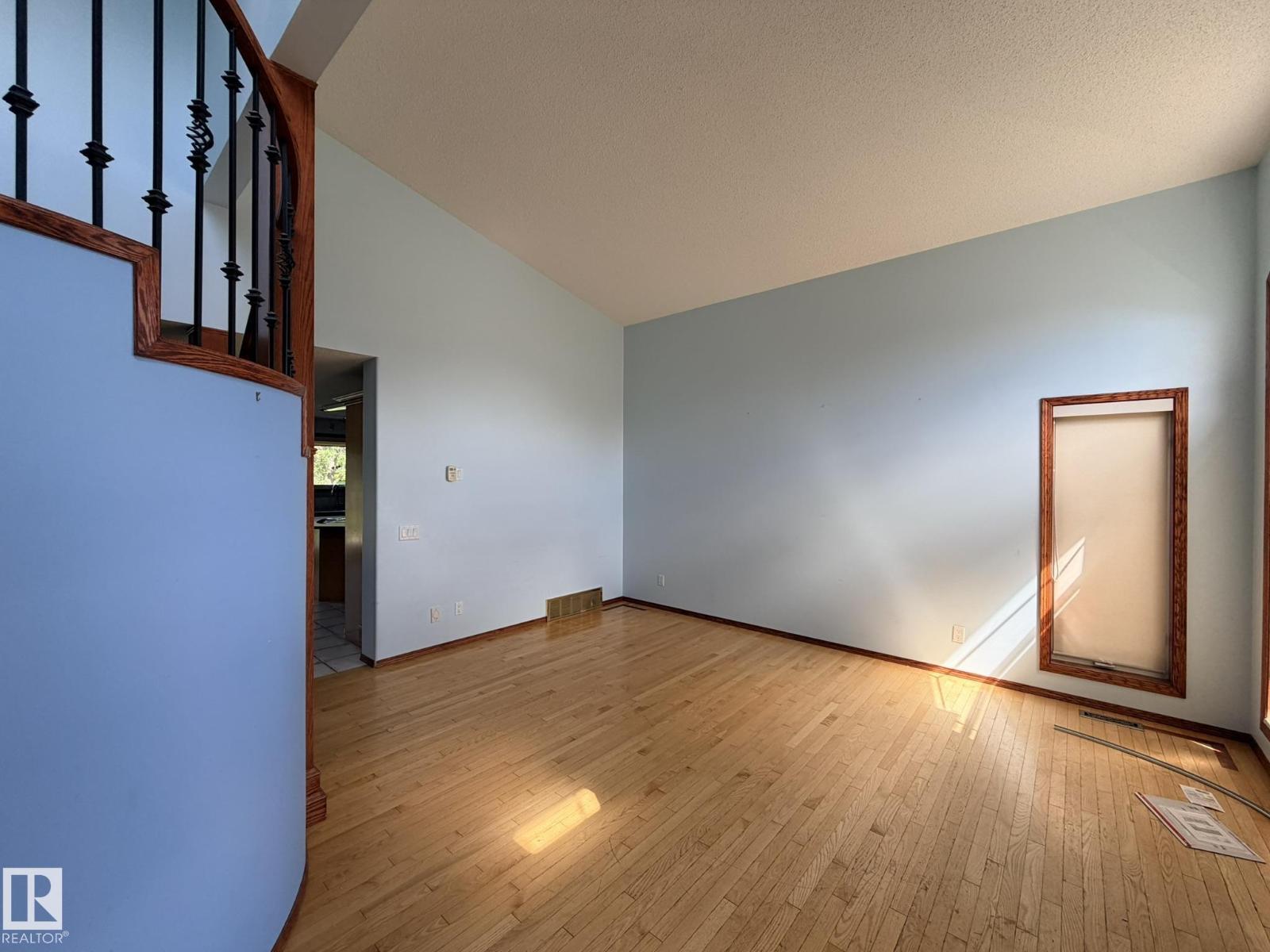 727 BALFOUR CL NW - 4