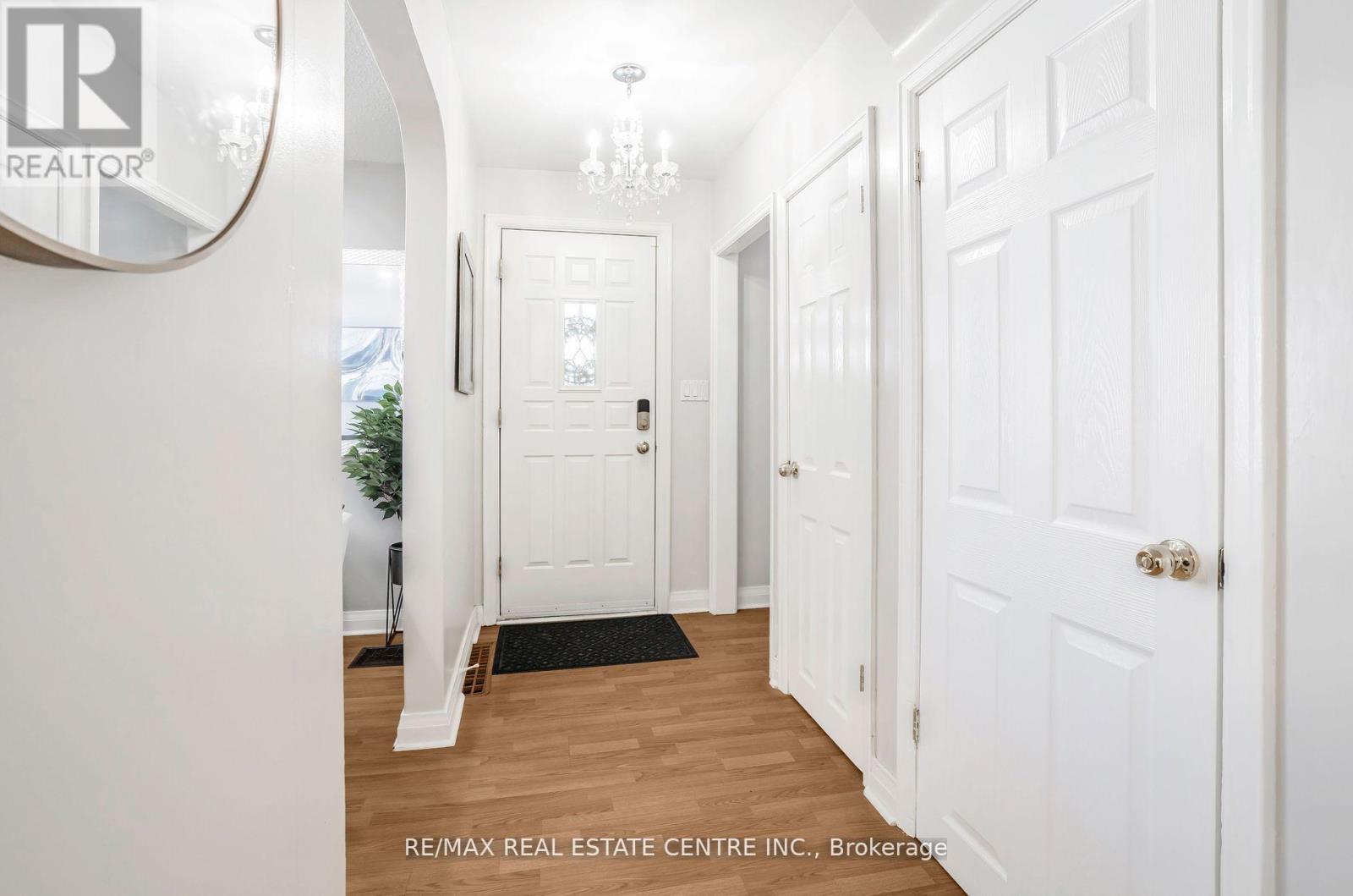 401 ELGIN STREET E - 5