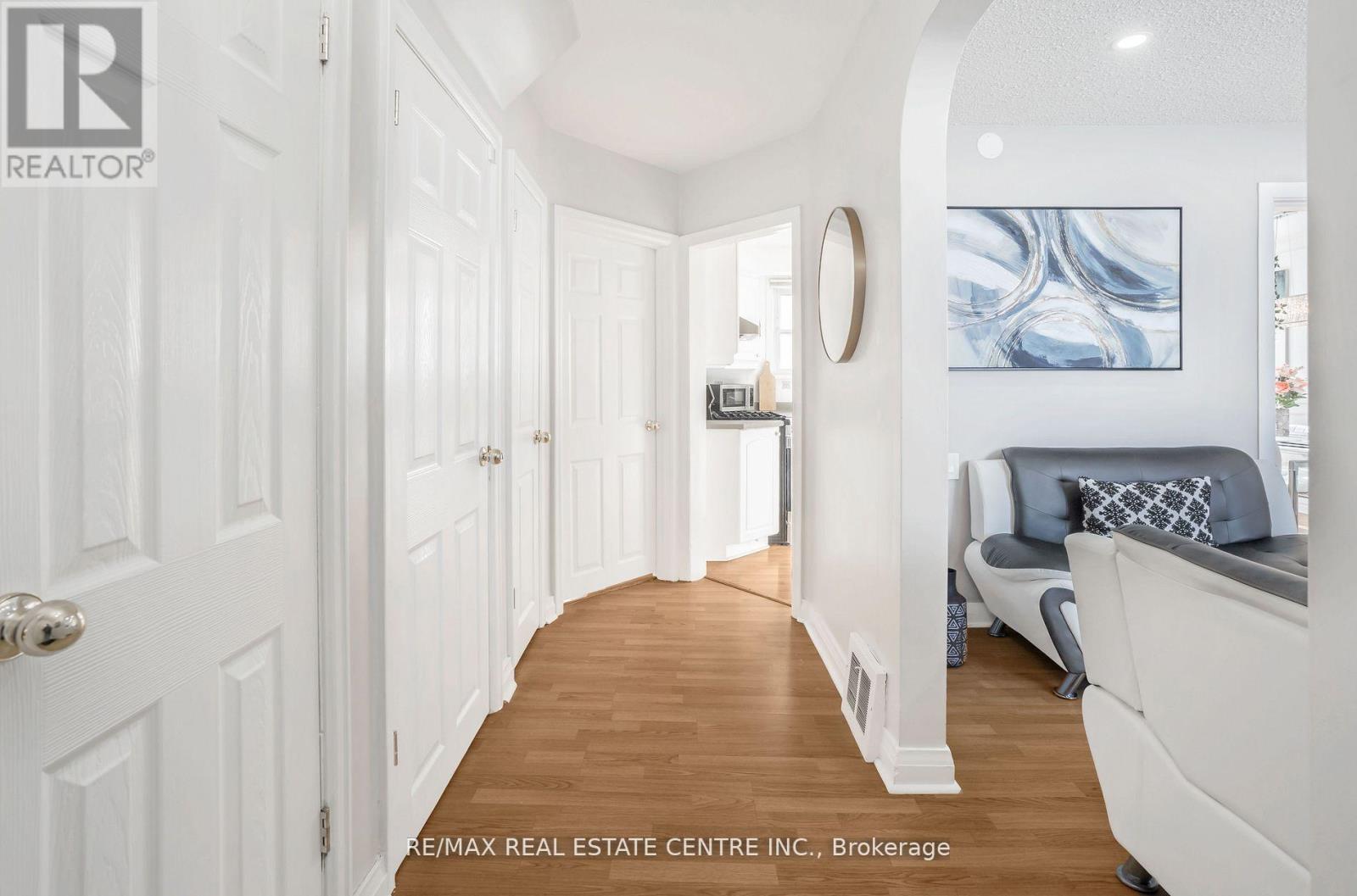 401 ELGIN STREET E - 6