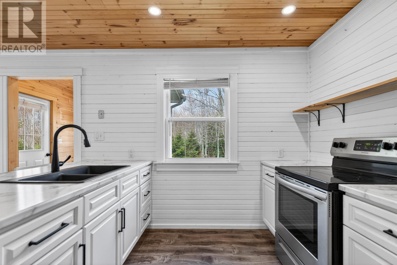 15 Silver Tree Lane - 36