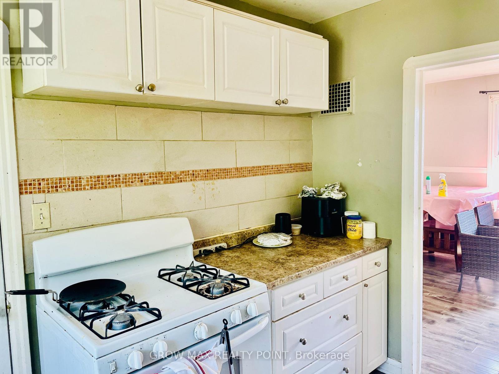 321 HIGHLAND AVENUE W - 11
