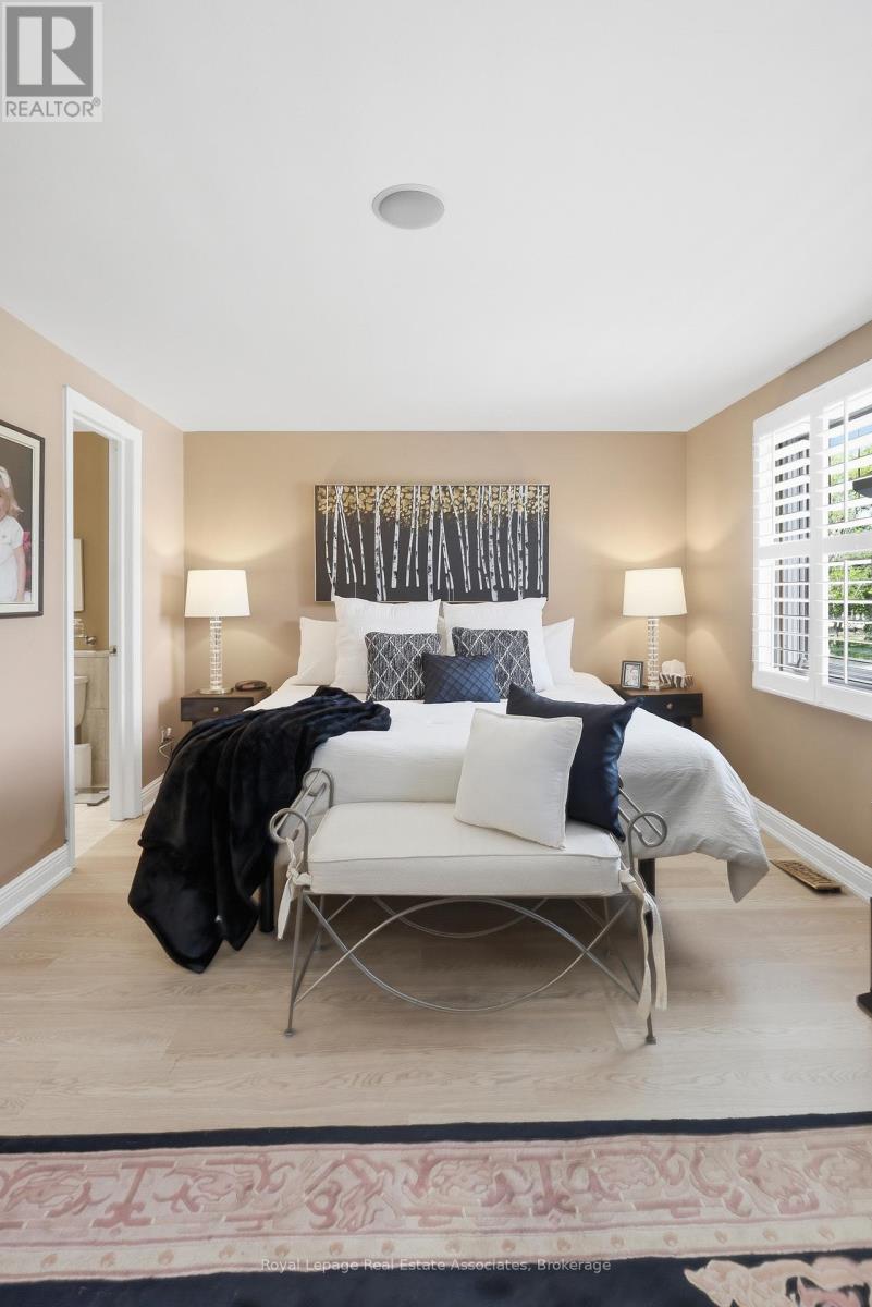2580 HOMELANDS DRIVE - 14