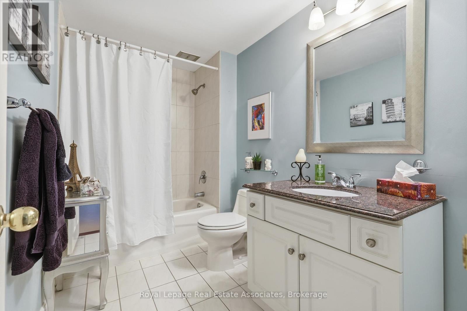 2580 HOMELANDS DRIVE - 23