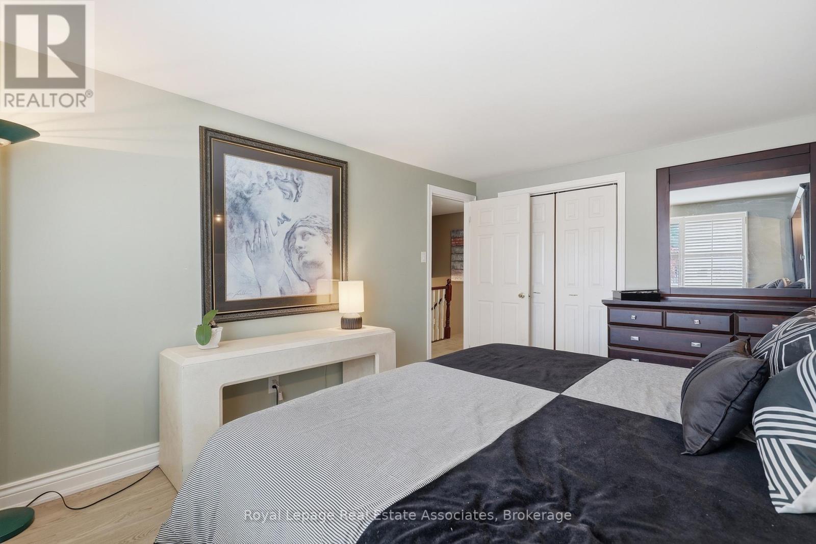 2580 HOMELANDS DRIVE - 22