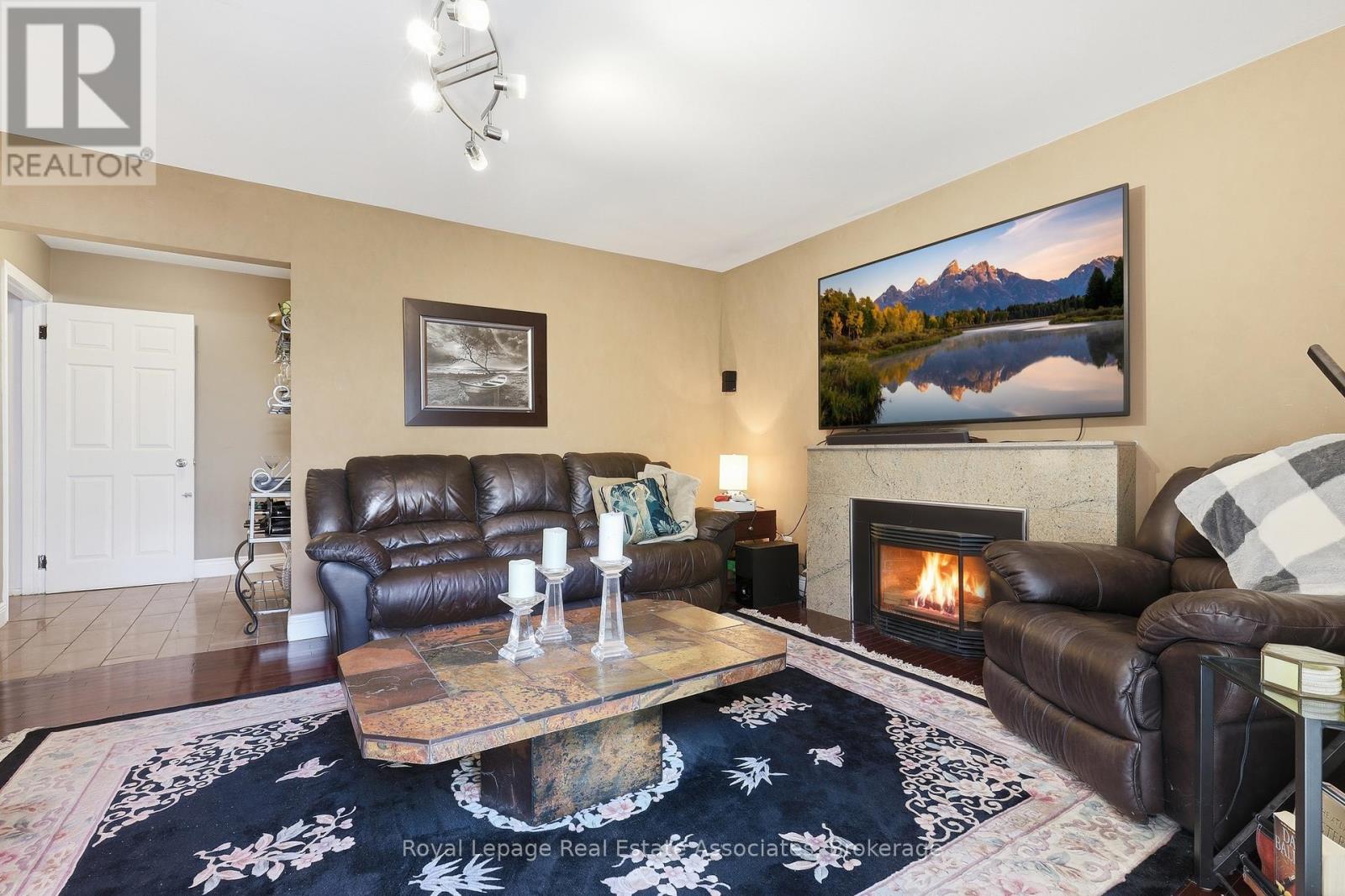 2580 HOMELANDS DRIVE - 30