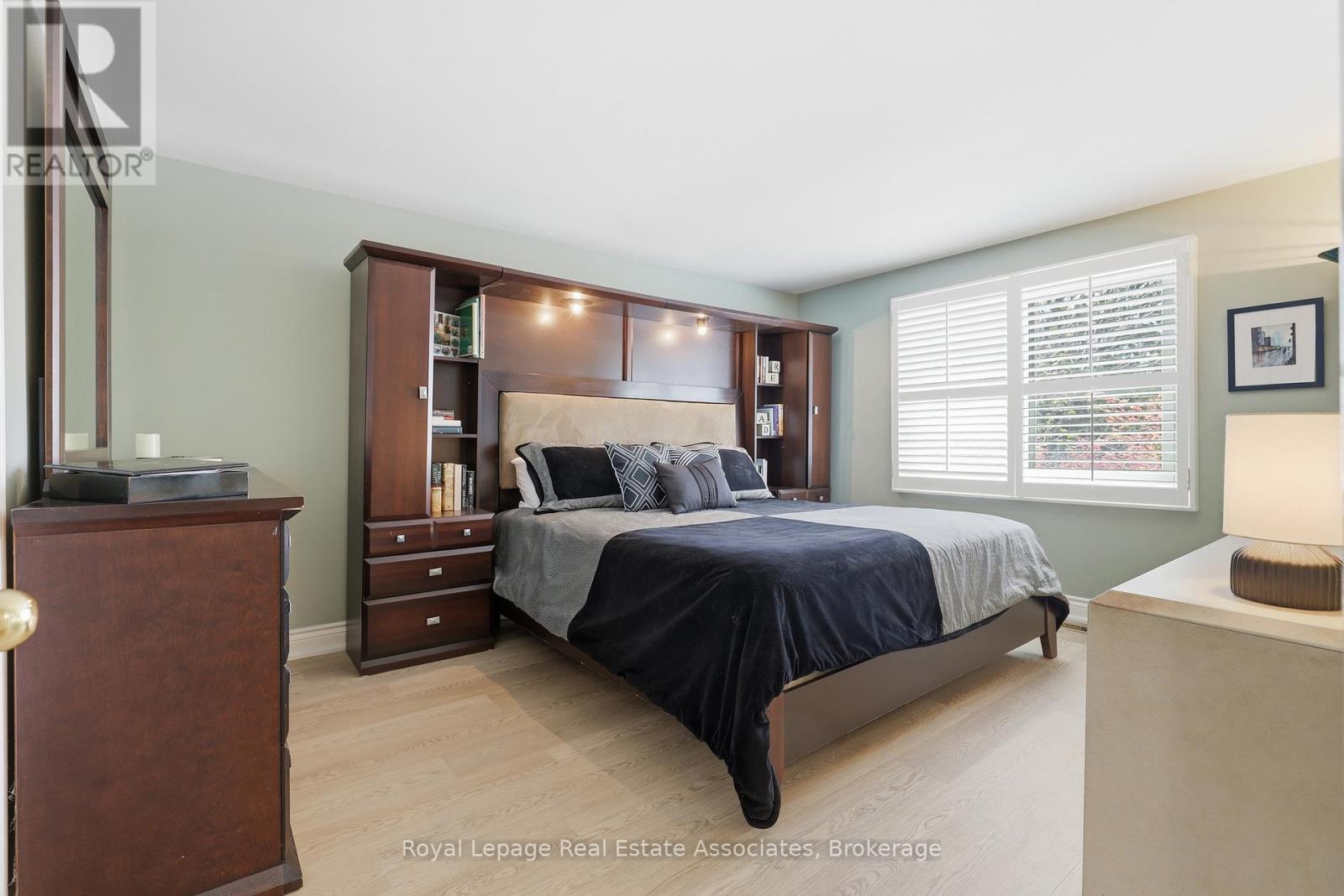 2580 HOMELANDS DRIVE - 21