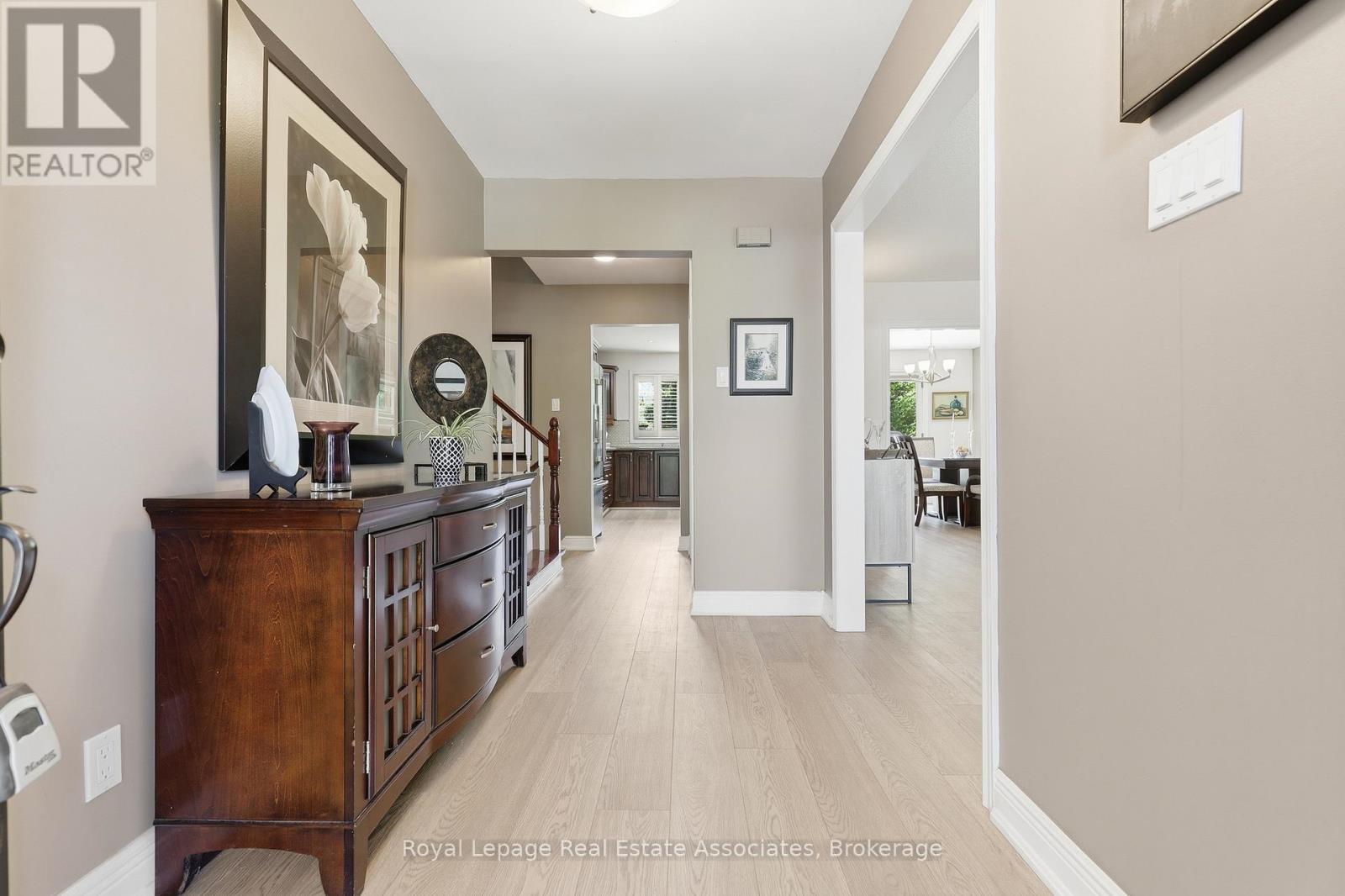 2580 HOMELANDS DRIVE - 4