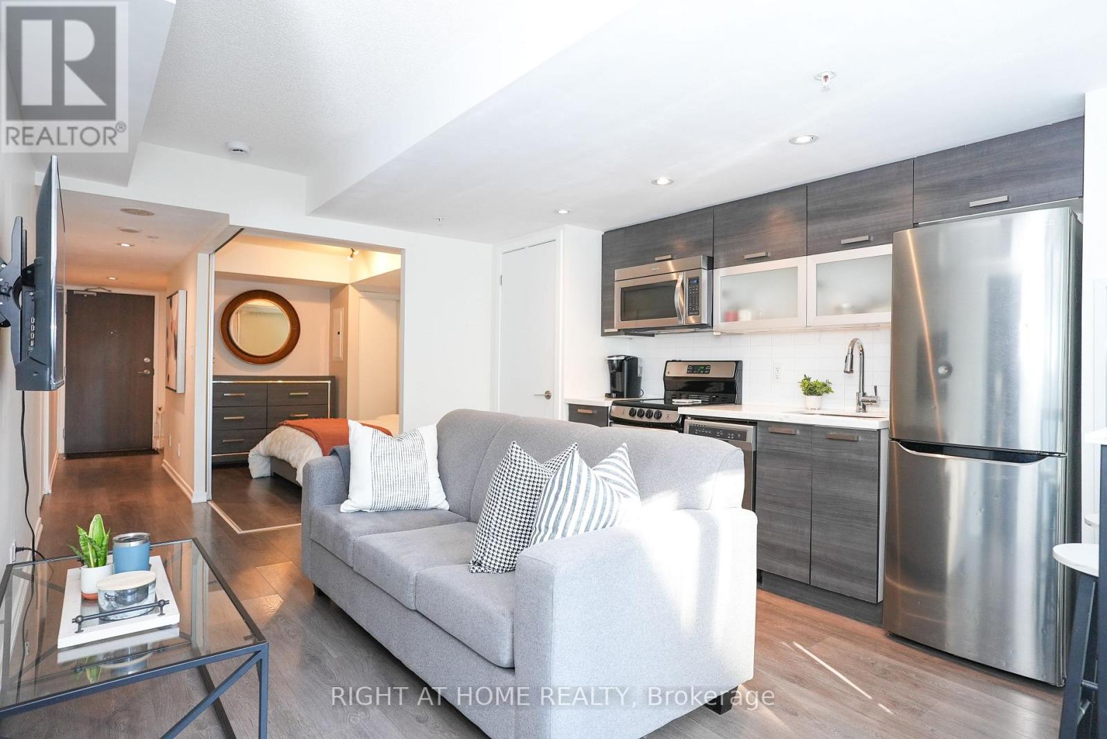 #938 68 ABELL STREET - 12