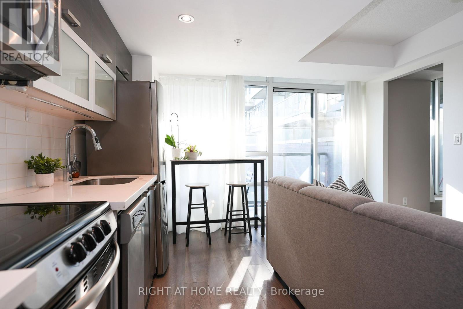 #938 68 ABELL STREET - 14