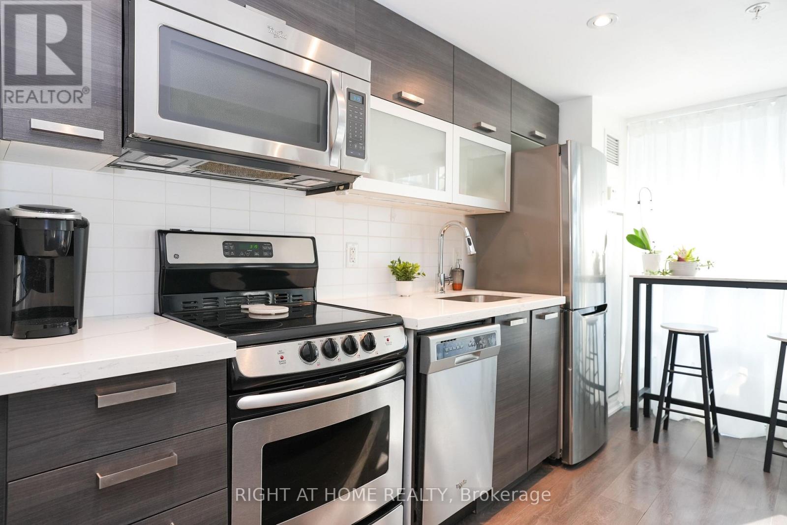 #938 68 ABELL STREET - 15