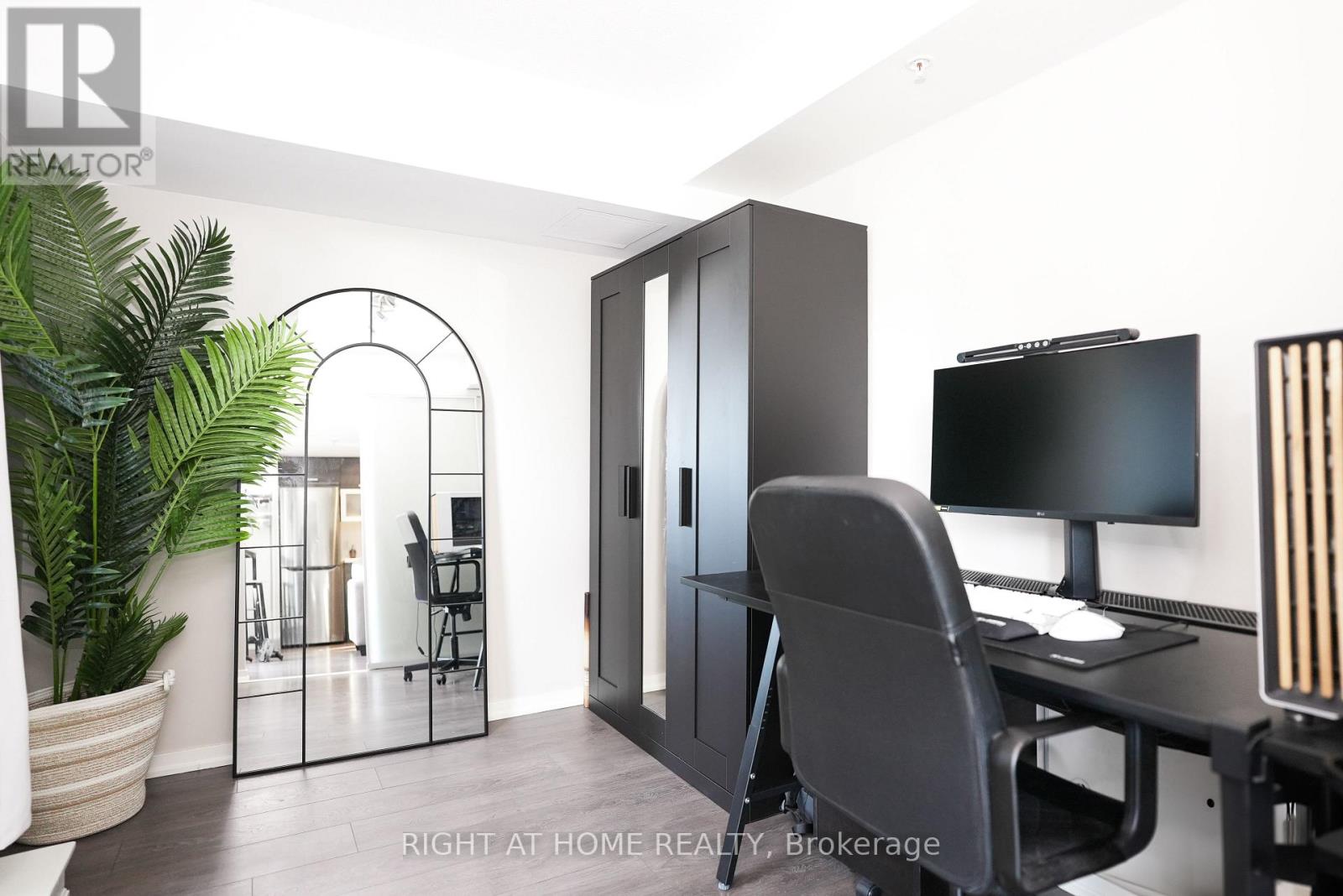 #938 68 ABELL STREET - 22