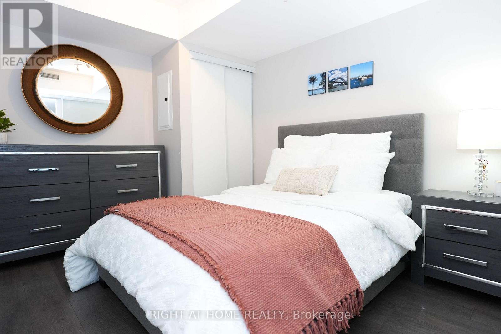 #938 68 ABELL STREET - 8
