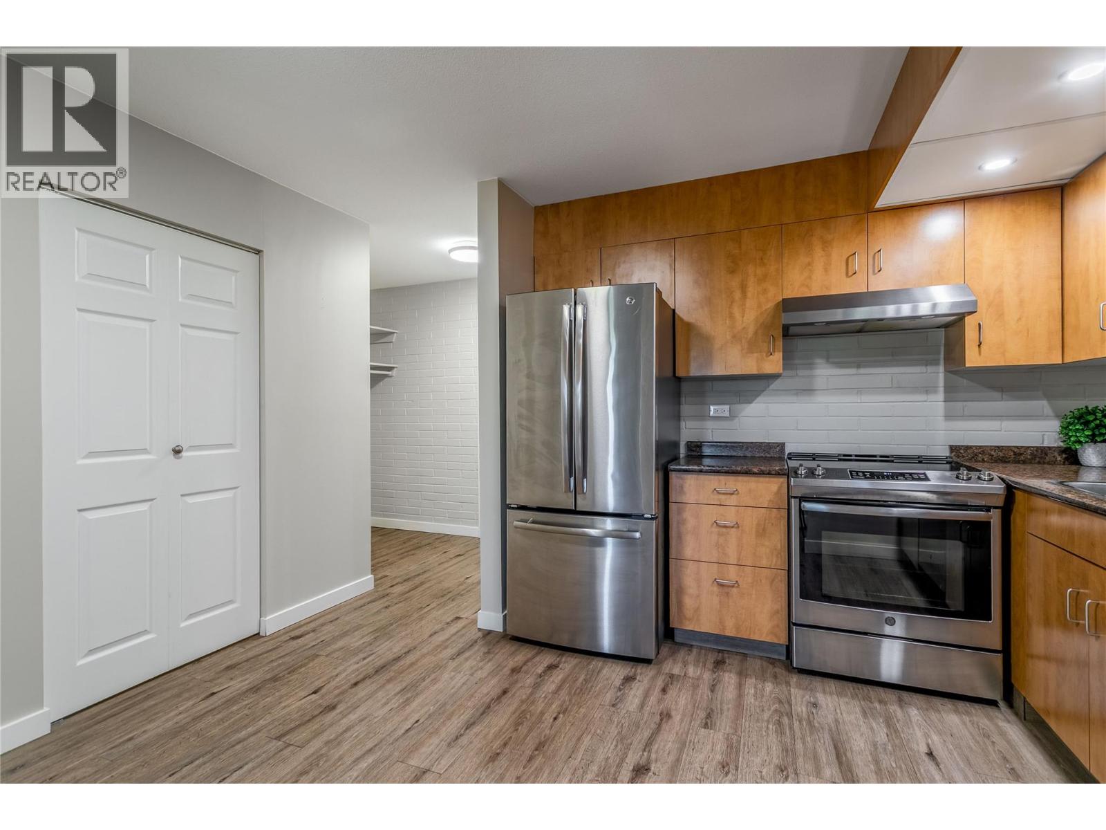 #407 1915 Pacific Court - 4