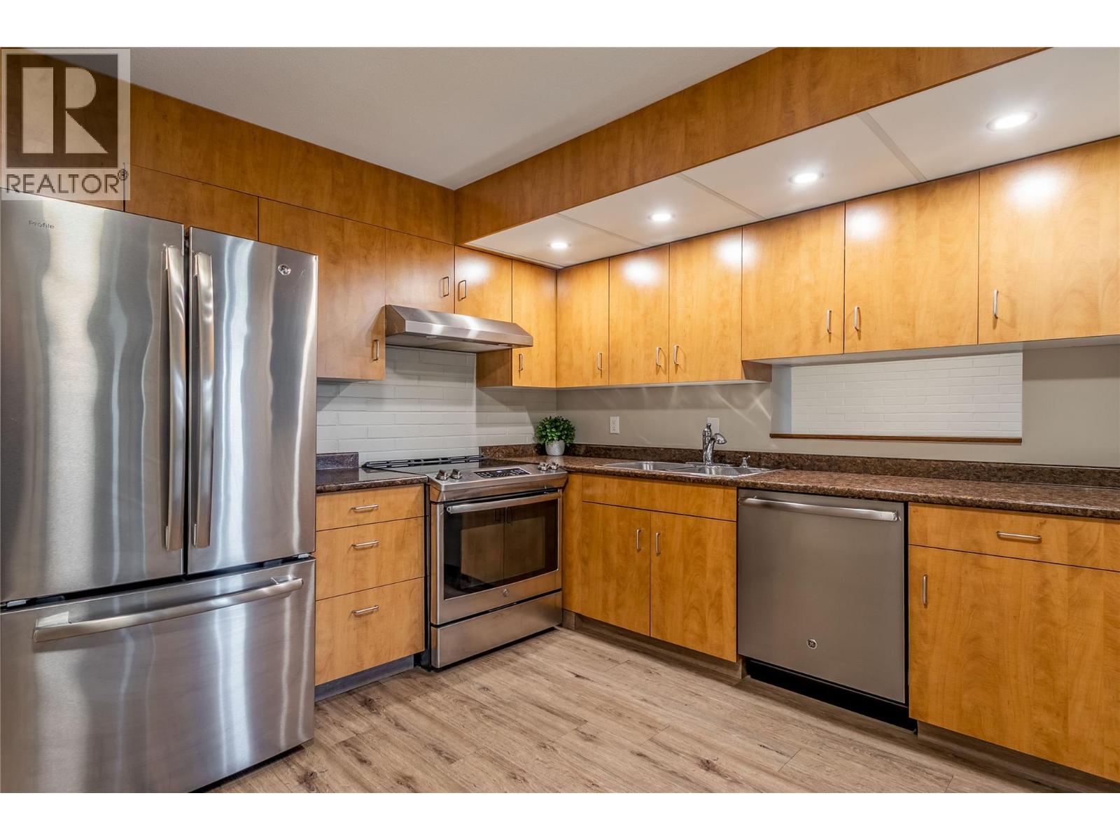 #407 1915 Pacific Court - 2