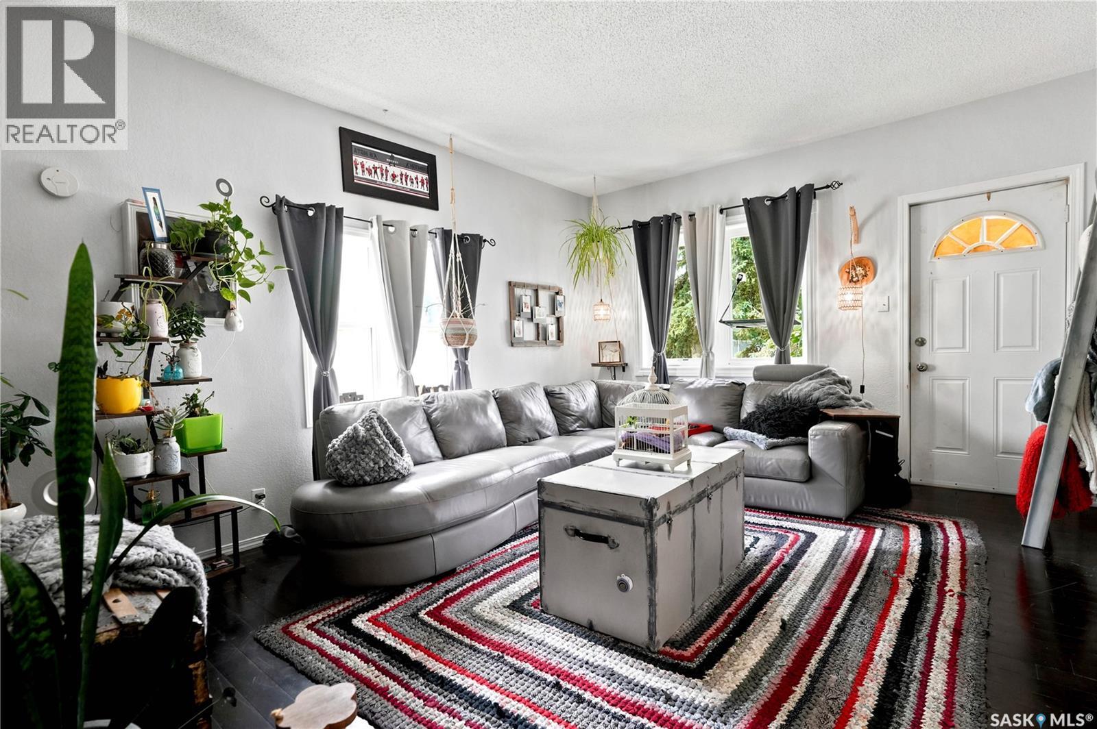 1001 4th AVENUE NE - 4