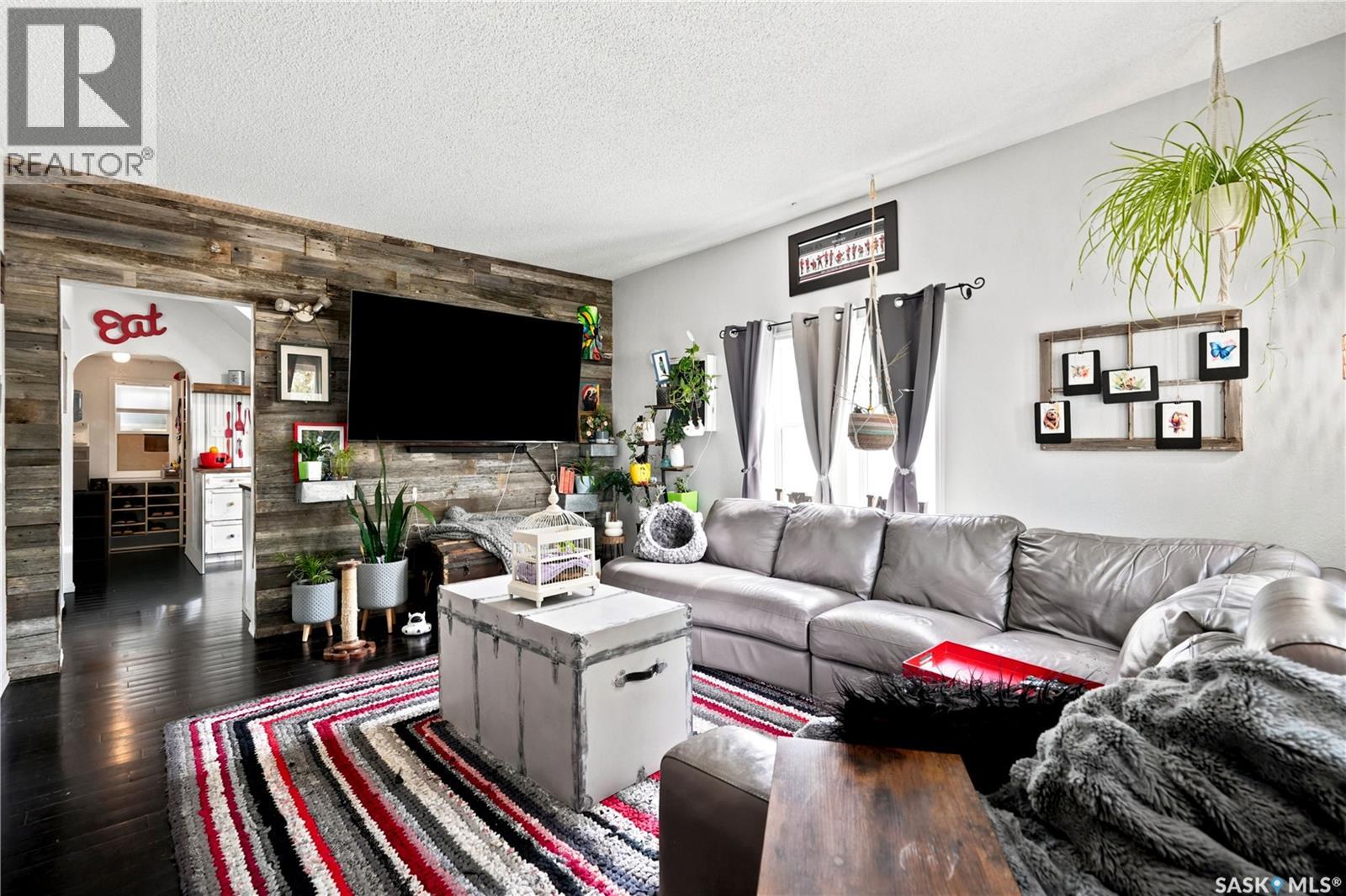 1001 4th AVENUE NE - 5