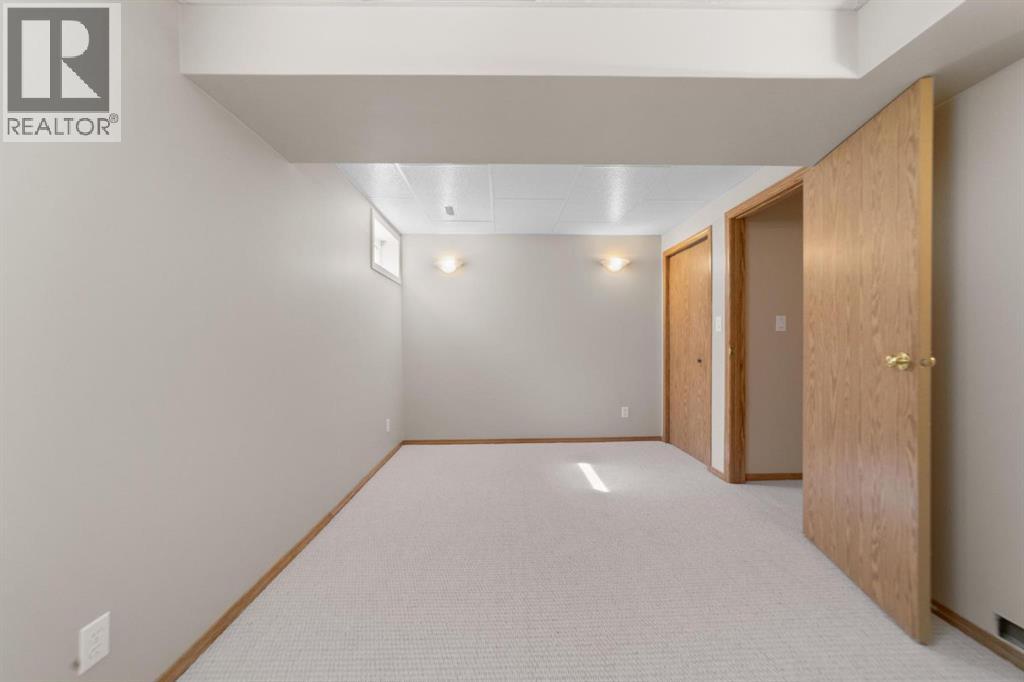6121 39 Avenue - 22