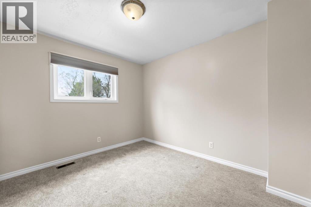 6121 39 Avenue - 13