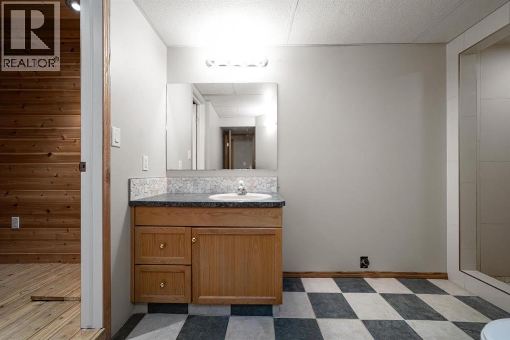6121 39 Avenue - 23