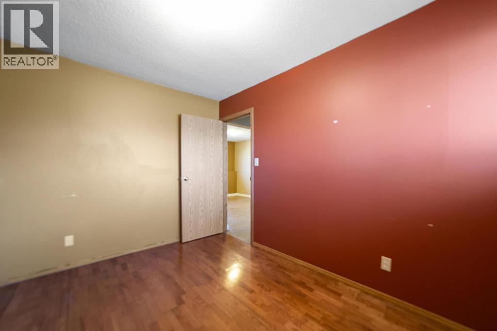 6121 39 Avenue - 19