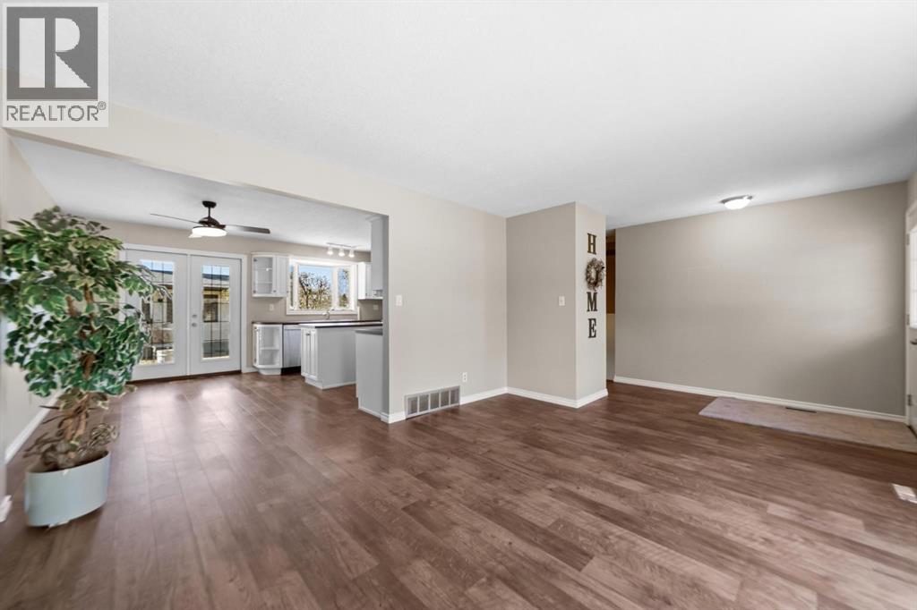 6121 39 Avenue - 5
