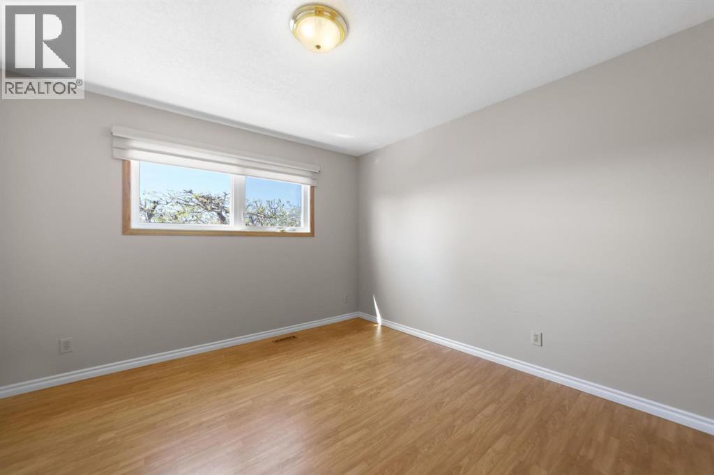 6121 39 Avenue - 9