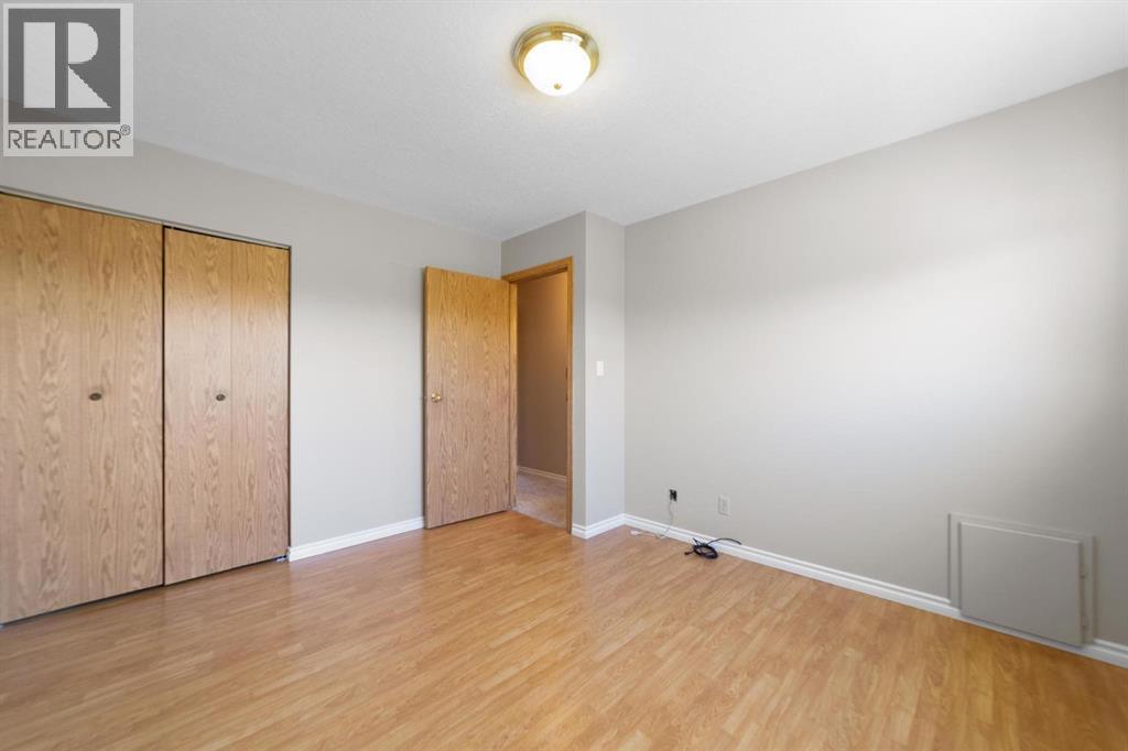 6121 39 Avenue - 10