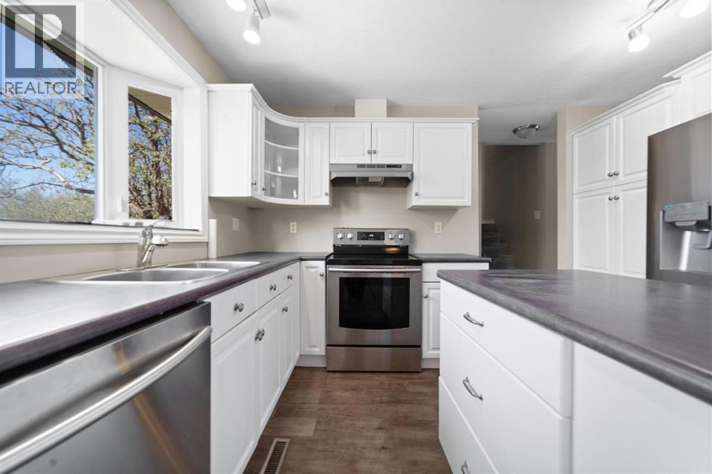 6121 39 Avenue - 8