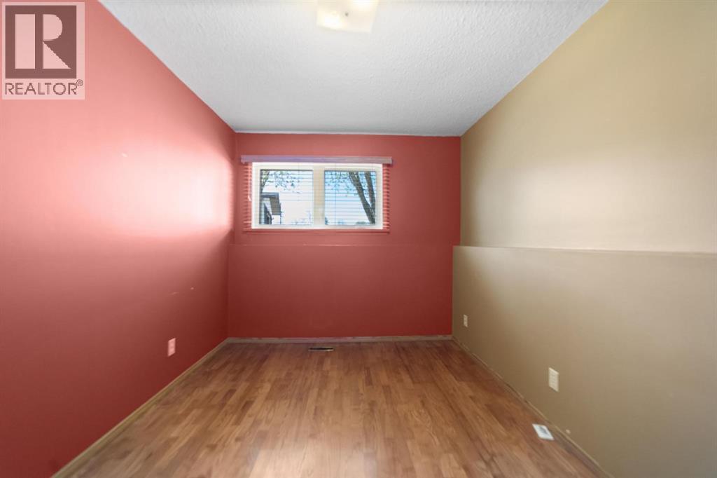 6121 39 Avenue - 18