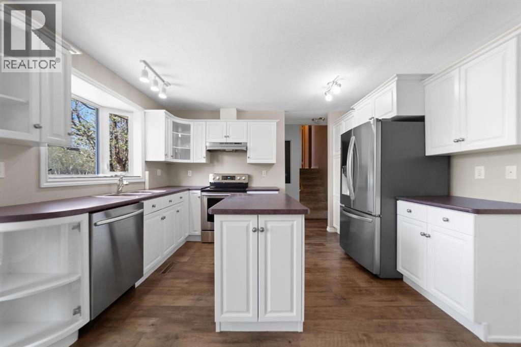 6121 39 Avenue - 7