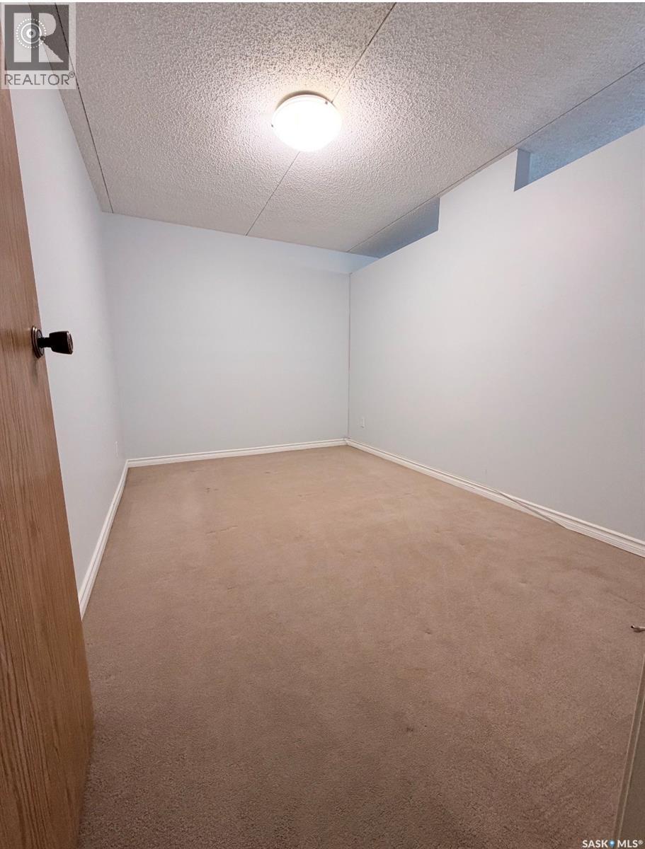 #303 2125 Osler STREET - 3