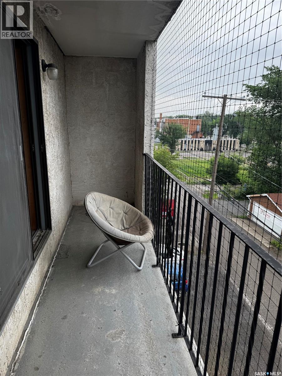 #303 2125 Osler STREET - 17