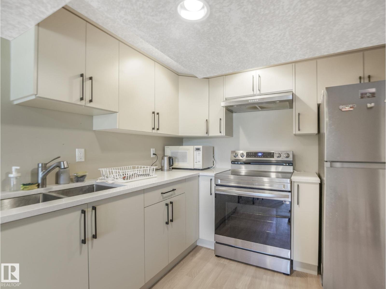 6303 4 AV SW SW - 46
