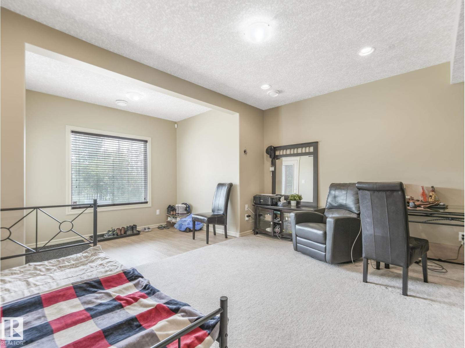 6303 4 AV SW SW - 39