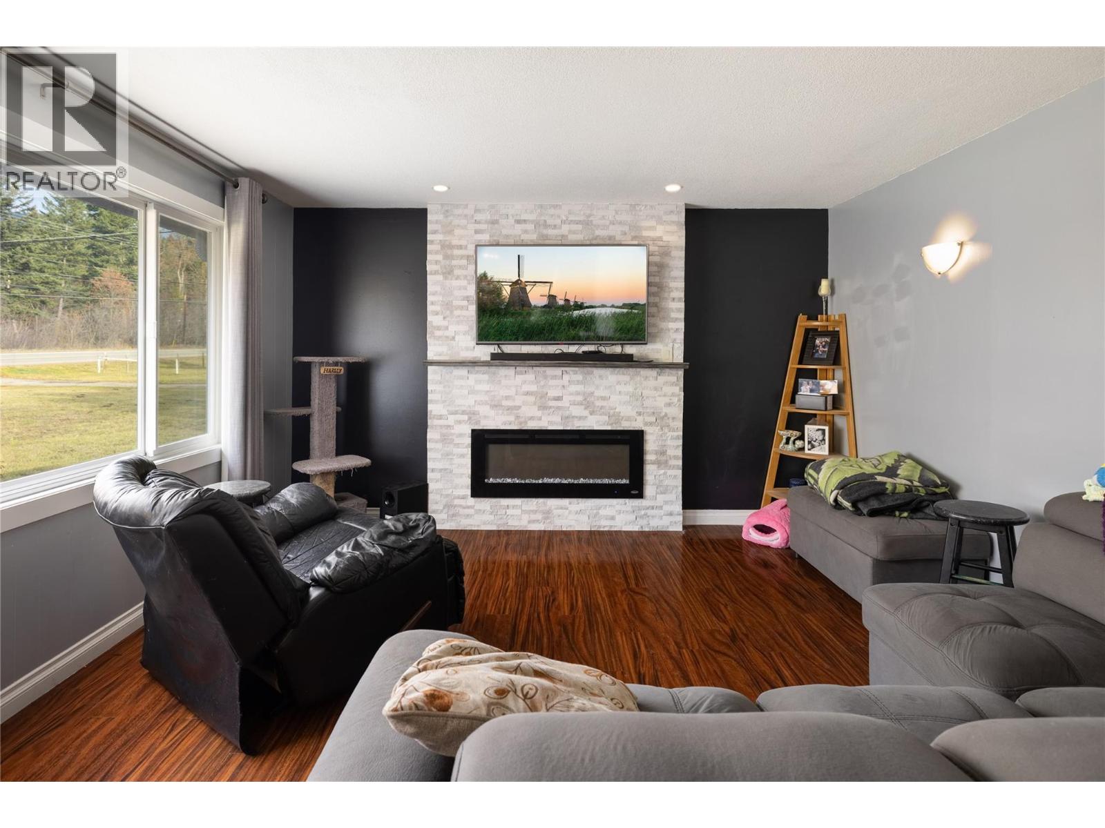 5712 6 Highway - 7