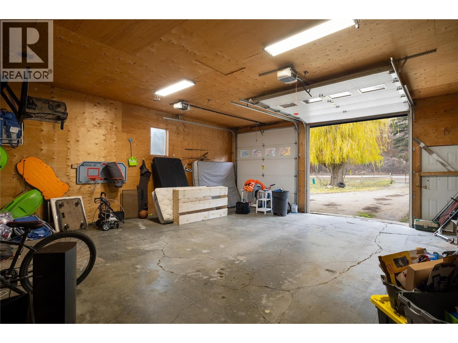 5712 6 Highway - 23