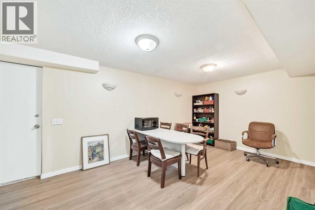 5051 Vantage Crescent NW - 16