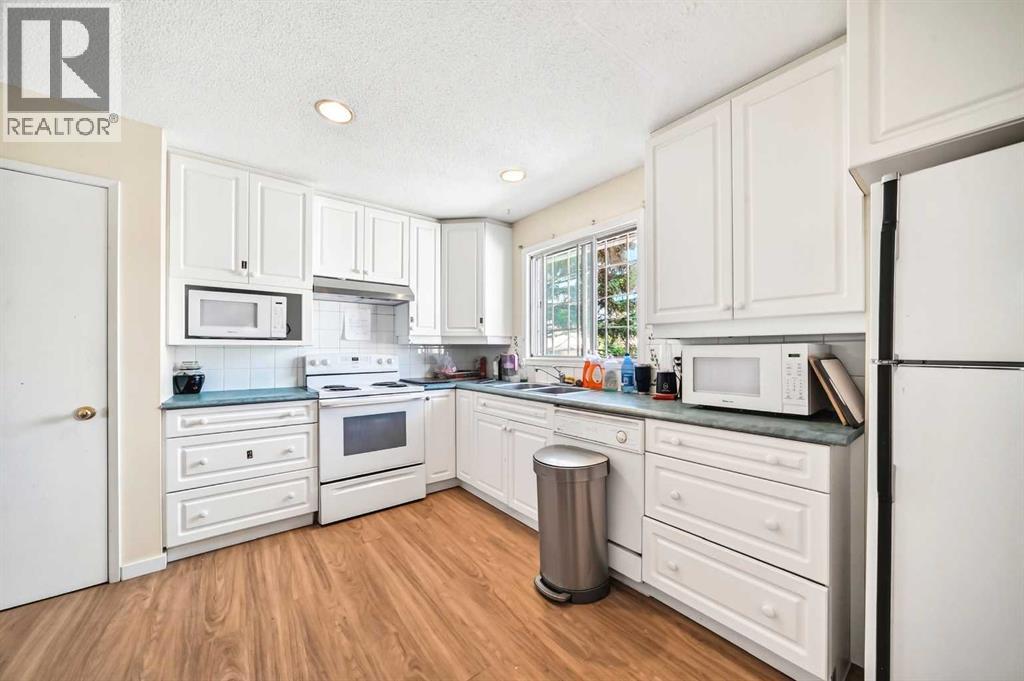 5051 Vantage Crescent NW - 10