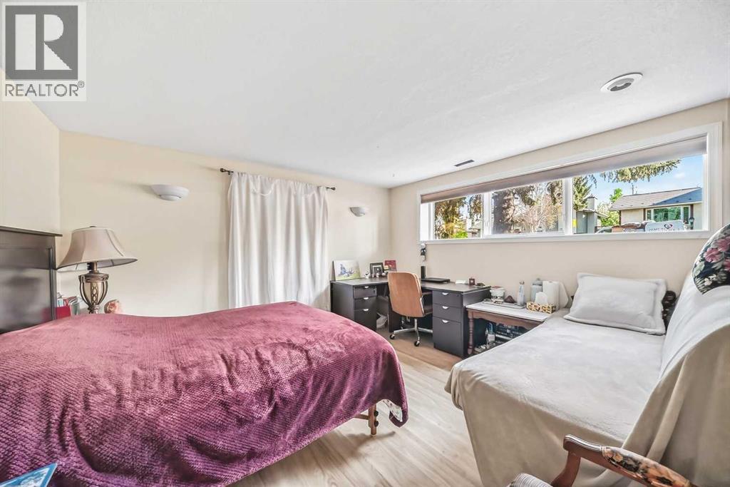 5051 Vantage Crescent NW - 17