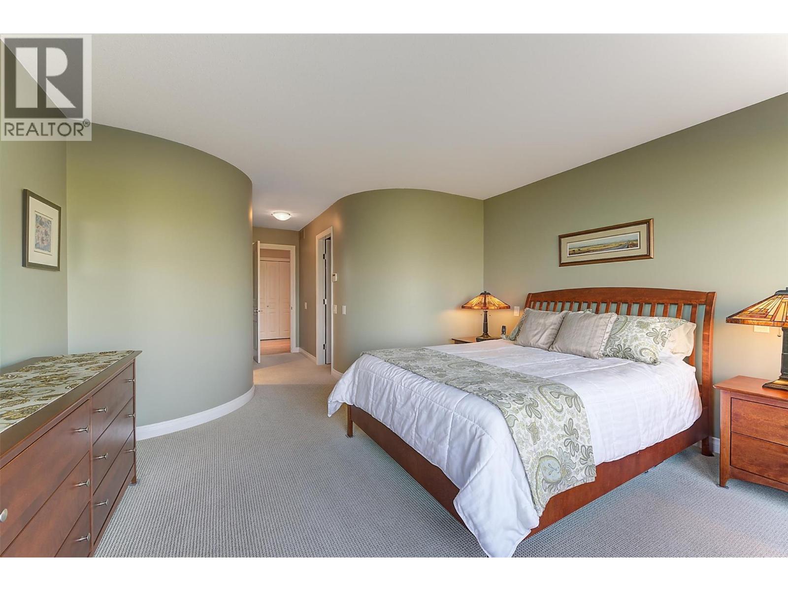 #2 3333 Chancellor Place - 24
