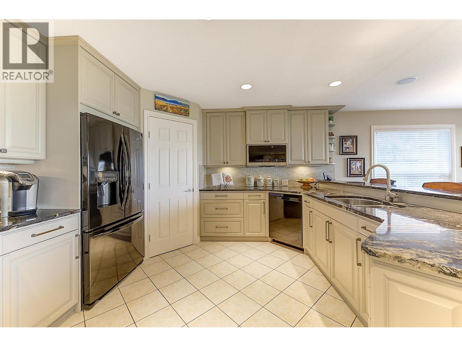 #2 3333 Chancellor Place - 15